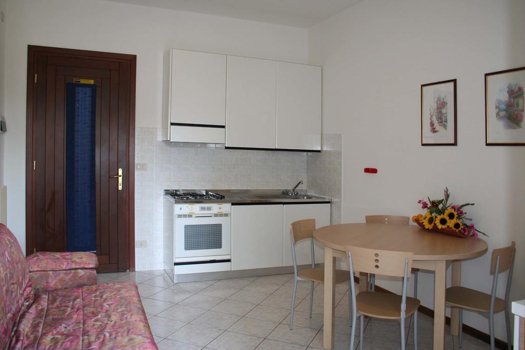 Apartamento Viviana Lignano Sabbiadoro Habitación foto