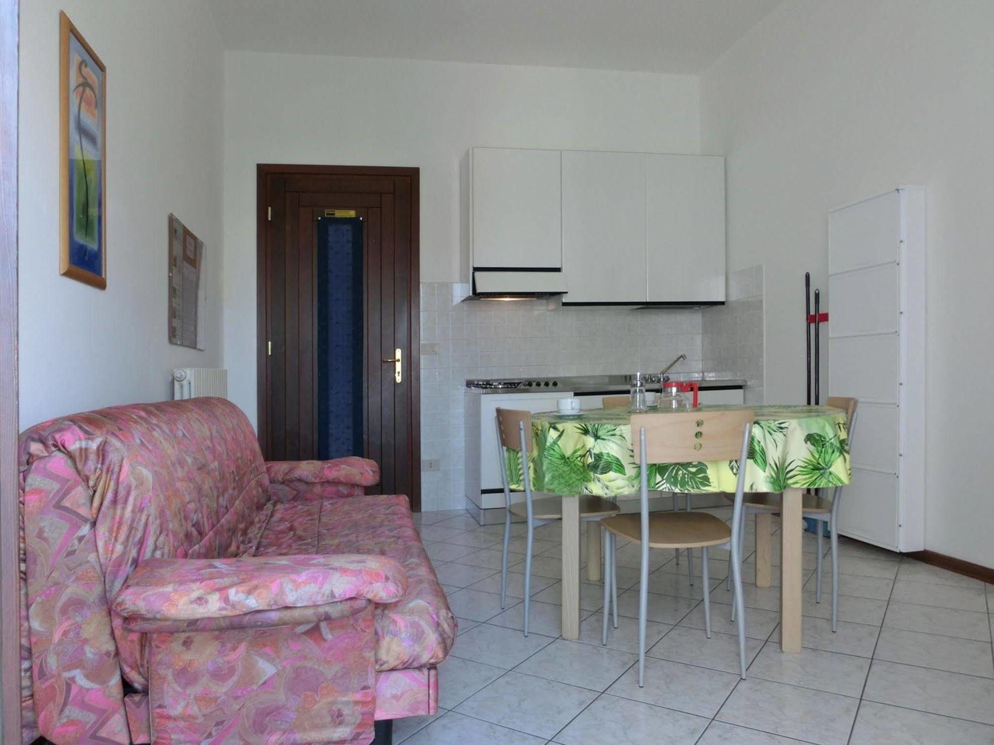 Apartamento Viviana Lignano Sabbiadoro Exterior foto
