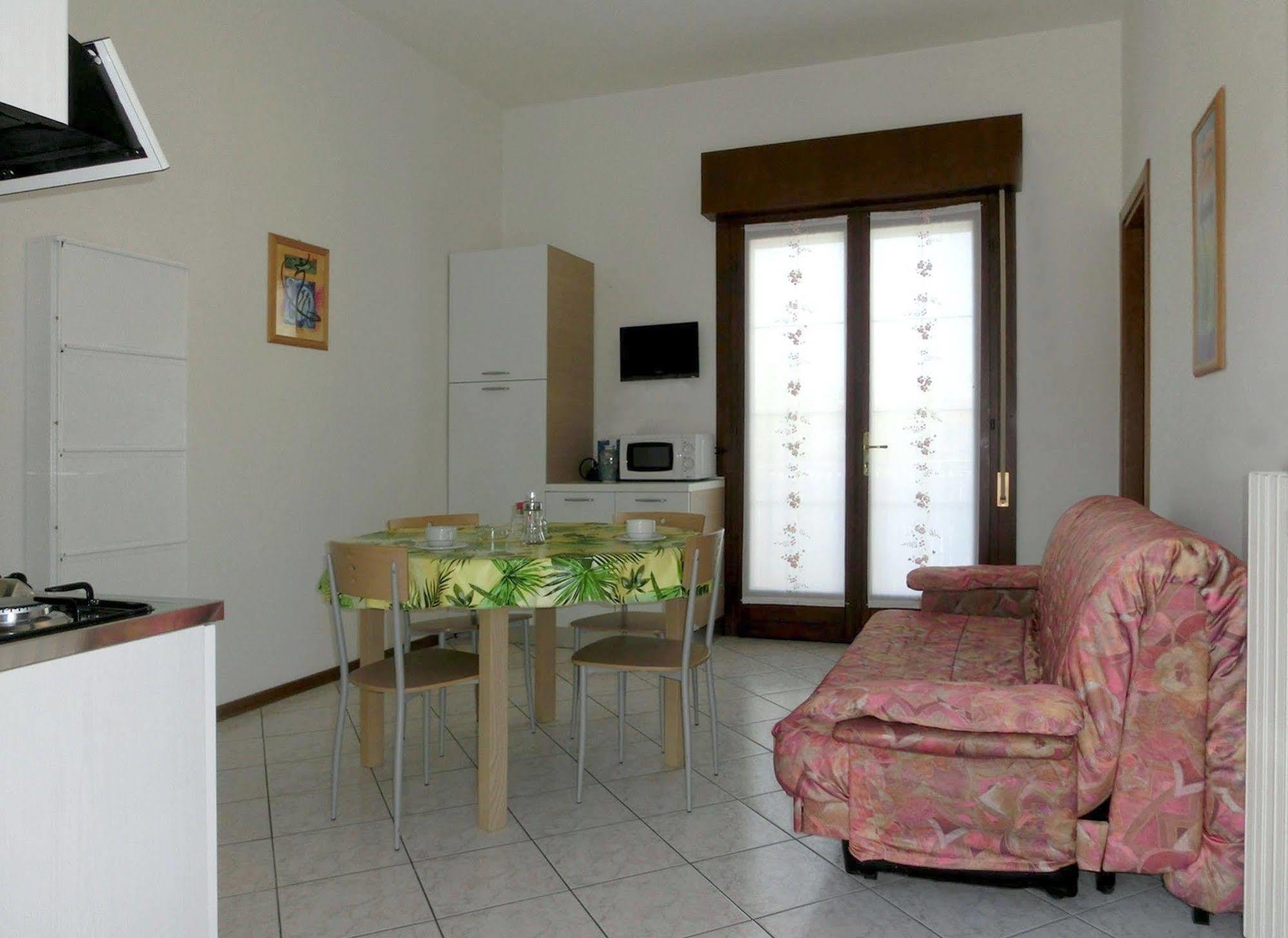 Apartamento Viviana Lignano Sabbiadoro Exterior foto